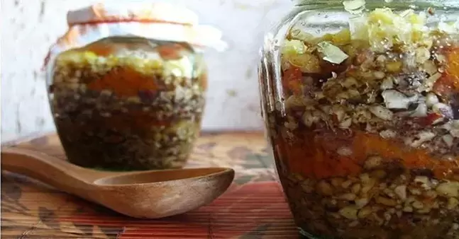 Walnut mixture with honey for potency